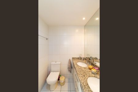 Apartamento à venda com 147m², 3 quartos e 2 vagas Apartamento à venda com 147m², 3 quartos e 2 vagasBanheiro da Suíte