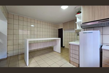 Casa para alugar com 221m², 2 quartos e 2 vagasCozinha