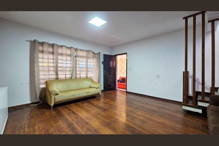Casa para alugar com 221m², 2 quartos e 2 vagasSala