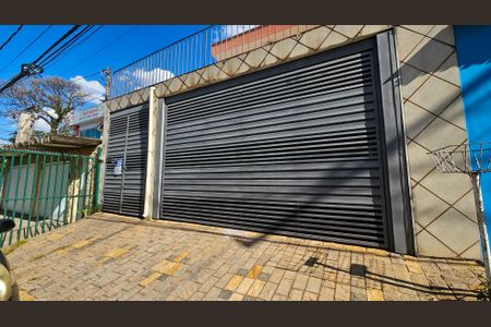 Casa para alugar com 221m², 2 quartos e 2 vagasFachada