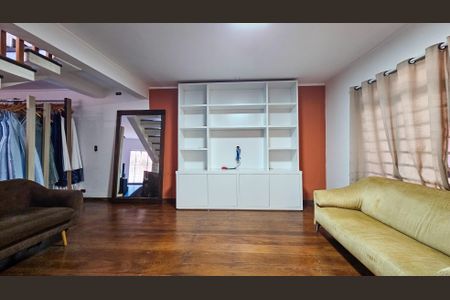 Sala de casa para alugar com 2 quartos, 221m² em Jardim Luanda, São Paulo