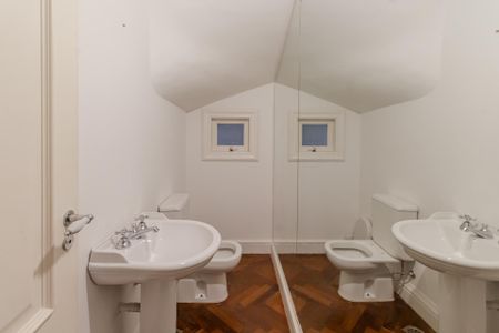 Casa para alugar com 392m², 5 quartos e 4 vagas Casa para alugar com 392m², 5 quartos e 4 vagasLavabo