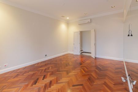 Casa para alugar com 392m², 5 quartos e 4 vagas Casa para alugar com 392m², 5 quartos e 4 vagasQuarto 1