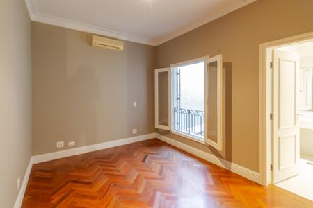 Casa para alugar com 392m², 5 quartos e 4 vagas Casa para alugar com 392m², 5 quartos e 4 vagasSuíte 3