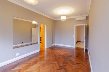 Casa para alugar com 392m², 5 quartos e 4 vagas Casa para alugar com 392m², 5 quartos e 4 vagasSuíte 1