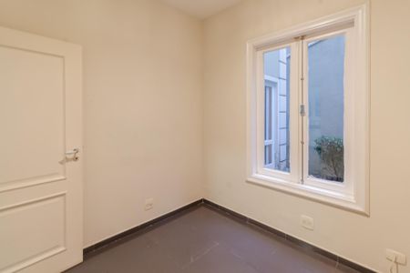 Casa para alugar com 392m², 5 quartos e 4 vagas Casa para alugar com 392m², 5 quartos e 4 vagasQuarto de Serviço