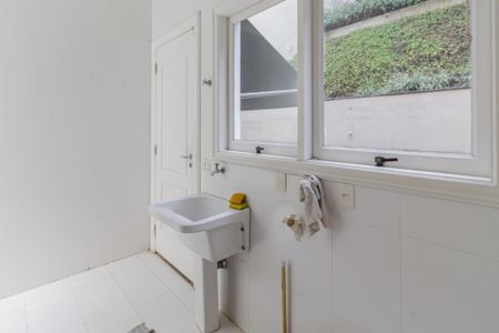 Casa para alugar com 392m², 5 quartos e 4 vagas Casa para alugar com 392m², 5 quartos e 4 vagasÁrea de Serviço