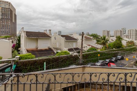 Casa para alugar com 392m², 5 quartos e 4 vagas Casa para alugar com 392m², 5 quartos e 4 vagasSacada do Quarto 1