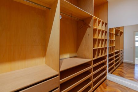 Casa para alugar com 392m², 5 quartos e 4 vagas Casa para alugar com 392m², 5 quartos e 4 vagasCloset Suíte 1