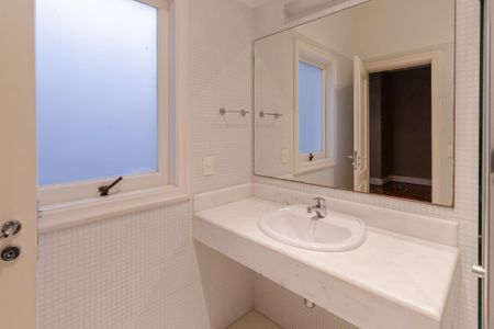 Casa para alugar com 392m², 5 quartos e 4 vagas Casa para alugar com 392m², 5 quartos e 4 vagasBanheiro da Suíte 4