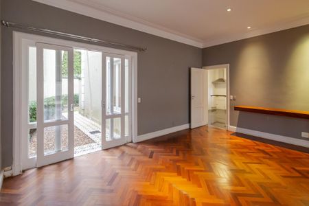 Casa para alugar com 392m², 5 quartos e 4 vagas Casa para alugar com 392m², 5 quartos e 4 vagasSala