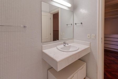 Casa para alugar com 392m², 5 quartos e 4 vagas Casa para alugar com 392m², 5 quartos e 4 vagasBanheiro da Suíte 4