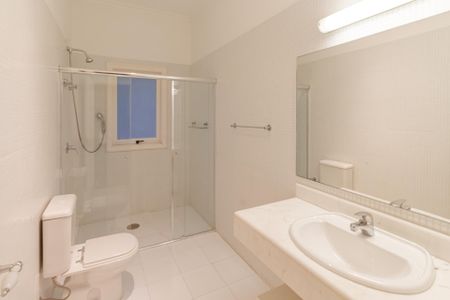 Casa para alugar com 392m², 5 quartos e 4 vagas Casa para alugar com 392m², 5 quartos e 4 vagasBanheiro da Suíte 4