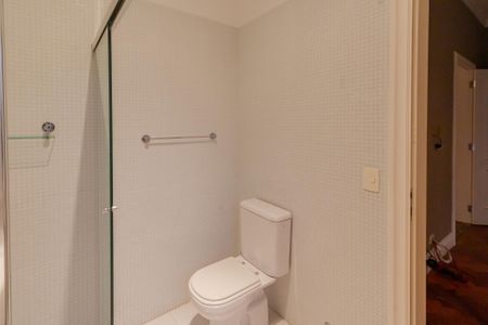 Casa para alugar com 392m², 5 quartos e 4 vagas Casa para alugar com 392m², 5 quartos e 4 vagasBanheiro da Suíte 3