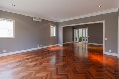 Casa para alugar com 392m², 5 quartos e 4 vagas Casa para alugar com 392m², 5 quartos e 4 vagasSala