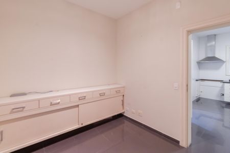 Casa para alugar com 392m², 5 quartos e 4 vagas Casa para alugar com 392m², 5 quartos e 4 vagasQuarto de Serviço