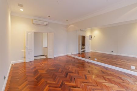 Casa para alugar com 392m², 5 quartos e 4 vagas Casa para alugar com 392m², 5 quartos e 4 vagasQuarto 1