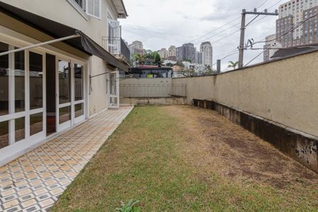 Casa para alugar com 392m², 5 quartos e 4 vagas Casa para alugar com 392m², 5 quartos e 4 vagasQuintal