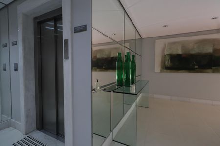 Apartamento para alugar com 105m², 2 quartos e 2 vagasHall social