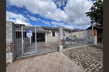 Casa à venda com 110m², 3 quartos e 2 vagas Casa à venda com 110m², 3 quartos e 2 vagasFachada