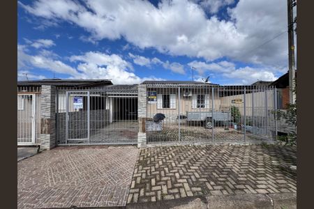 Casa à venda com 110m², 3 quartos e 2 vagas Casa à venda com 110m², 3 quartos e 2 vagasFachada