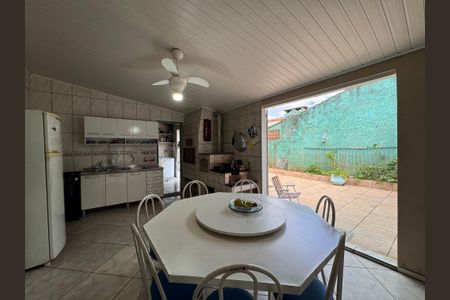 Casa à venda com 110m², 3 quartos e 2 vagas Casa à venda com 110m², 3 quartos e 2 vagasCozinha