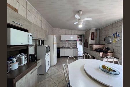 Casa à venda com 110m², 3 quartos e 2 vagas Casa à venda com 110m², 3 quartos e 2 vagasCozinha