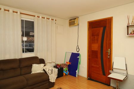 Sala de casa à venda com 3 quartos, 200m² em Vila Carmosina, São Paulo
