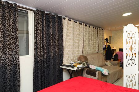 Casa à venda com 200m², 3 quartos e 2 vagasSuíte