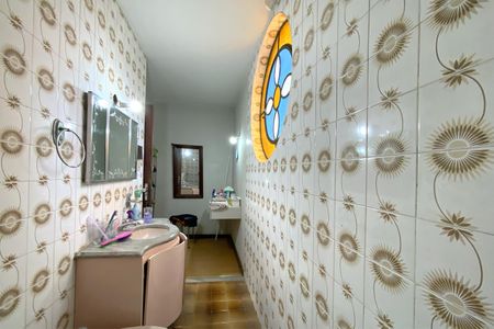 Casa à venda com 315m², 4 quartos e 4 vagas Casa à venda com 315m², 4 quartos e 4 vagasBanheiro da Suíte 2
