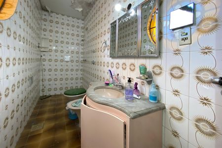 Casa à venda com 315m², 4 quartos e 4 vagas Casa à venda com 315m², 4 quartos e 4 vagasBanheiro da Suíte 2