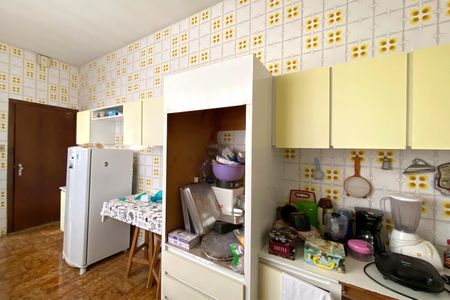 Casa à venda com 315m², 4 quartos e 4 vagas Casa à venda com 315m², 4 quartos e 4 vagasCozinha