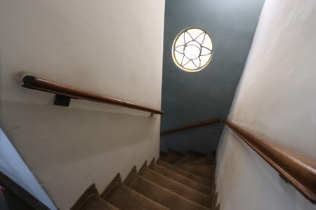Casa à venda com 120m², 2 quartos e 2 vagasEscada