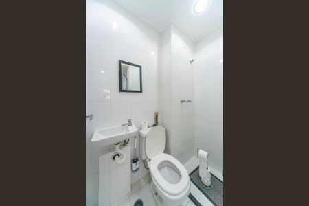 Apartamento à venda com 192m², 3 quartos e 3 vagas Apartamento à venda com 192m², 3 quartos e 3 vagasBanheiro da Área de Serviço