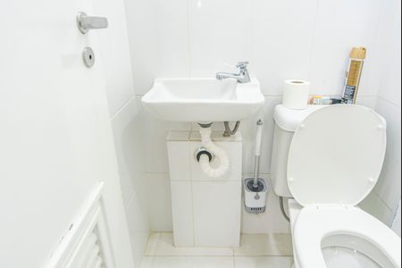 Apartamento à venda com 192m², 3 quartos e 3 vagas Apartamento à venda com 192m², 3 quartos e 3 vagasBanheiro da Área de Serviço