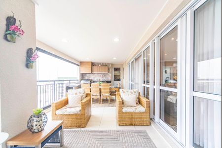 Apartamento à venda com 192m², 3 quartos e 3 vagas Apartamento à venda com 192m², 3 quartos e 3 vagasVaranda Gourmet