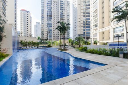 Apartamento à venda com 192m², 3 quartos e 3 vagas Apartamento à venda com 192m², 3 quartos e 3 vagasÁrea comum - Piscina