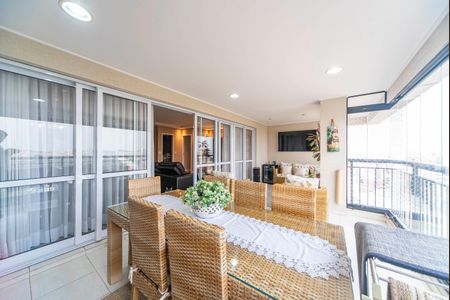 Apartamento à venda com 192m², 3 quartos e 3 vagas Apartamento à venda com 192m², 3 quartos e 3 vagasVaranda Gourmet