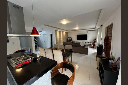 Casa à venda com 4 quartos, 250m² em Vargem Grande, Rio de Janeiro