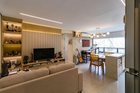 Sala/Cozinha de apartamento à venda com 2 quartos, 50m² em Vila Suzana, São Paulo
