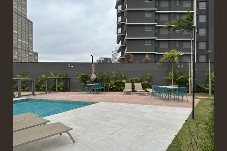 Apartamento à venda com 95m², 2 quartos e 2 vagas Apartamento à venda com 95m², 2 quartos e 2 vagasÁrea comum - Piscina