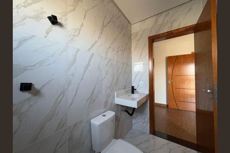 Casa à venda com 136m², 3 quartos e 2 vagas Casa à venda com 136m², 3 quartos e 2 vagasBanheiro da suíte 3