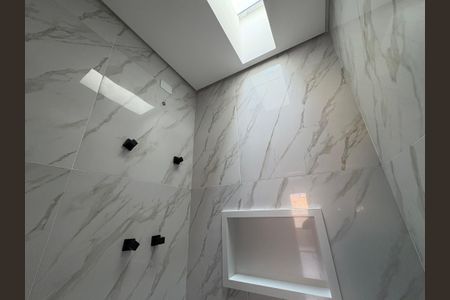 Casa à venda com 136m², 3 quartos e 2 vagas Casa à venda com 136m², 3 quartos e 2 vagasBanheiro da suíte 2