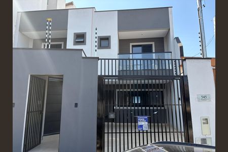 Casa à venda com 136m², 3 quartos e 2 vagas Casa à venda com 136m², 3 quartos e 2 vagasFachada