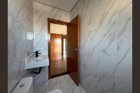 Casa à venda com 136m², 3 quartos e 2 vagas Casa à venda com 136m², 3 quartos e 2 vagasBanheiro da suíte 3