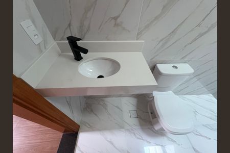 Casa à venda com 136m², 3 quartos e 2 vagas Casa à venda com 136m², 3 quartos e 2 vagasBanheiro da suíte 2