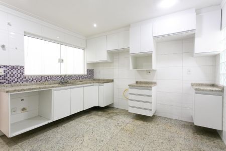 Casa à venda com 150m², 4 quartos e 2 vagas Casa à venda com 150m², 4 quartos e 2 vagasCozinha