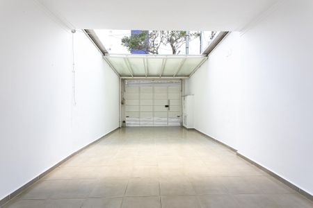 Casa à venda com 150m², 4 quartos e 2 vagas Casa à venda com 150m², 4 quartos e 2 vagasGaragem