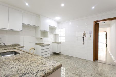 Casa à venda com 150m², 4 quartos e 2 vagas Casa à venda com 150m², 4 quartos e 2 vagasCozinha