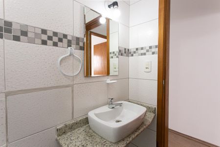 Casa à venda com 150m², 4 quartos e 2 vagas Casa à venda com 150m², 4 quartos e 2 vagasBanheiro 1